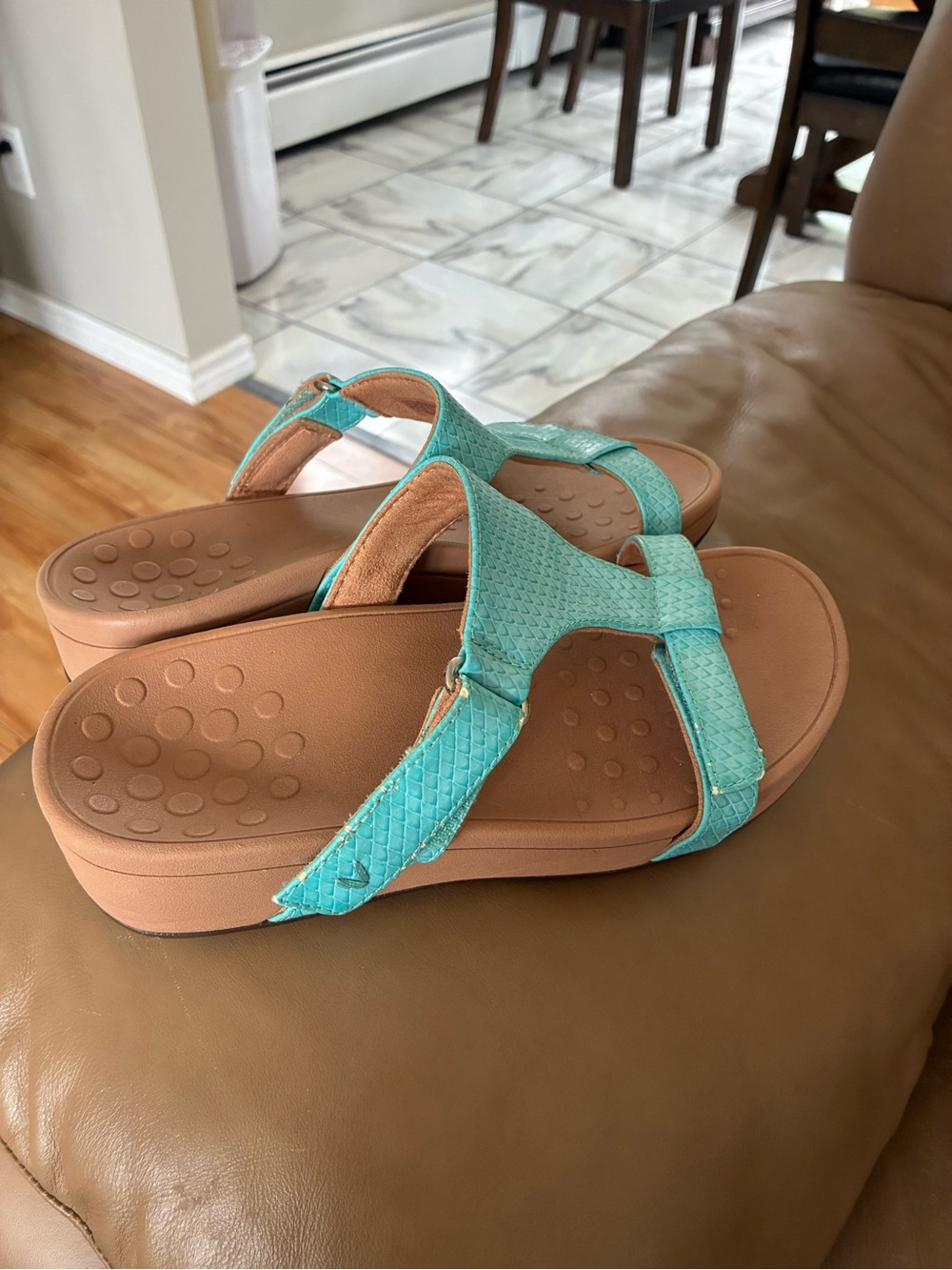 Vionic Turquoise Strappy Women’s Sandals
